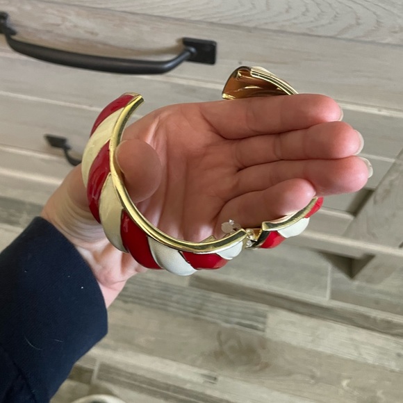 • Candy Cane Bangle • - Picture 7 of 8